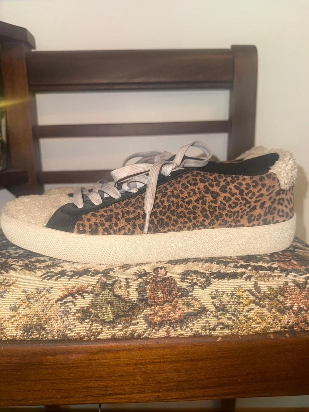 Vince Camuto Myralyn Leopard Sherpa Toe Sneakers Animal Print Women’s 8.5
